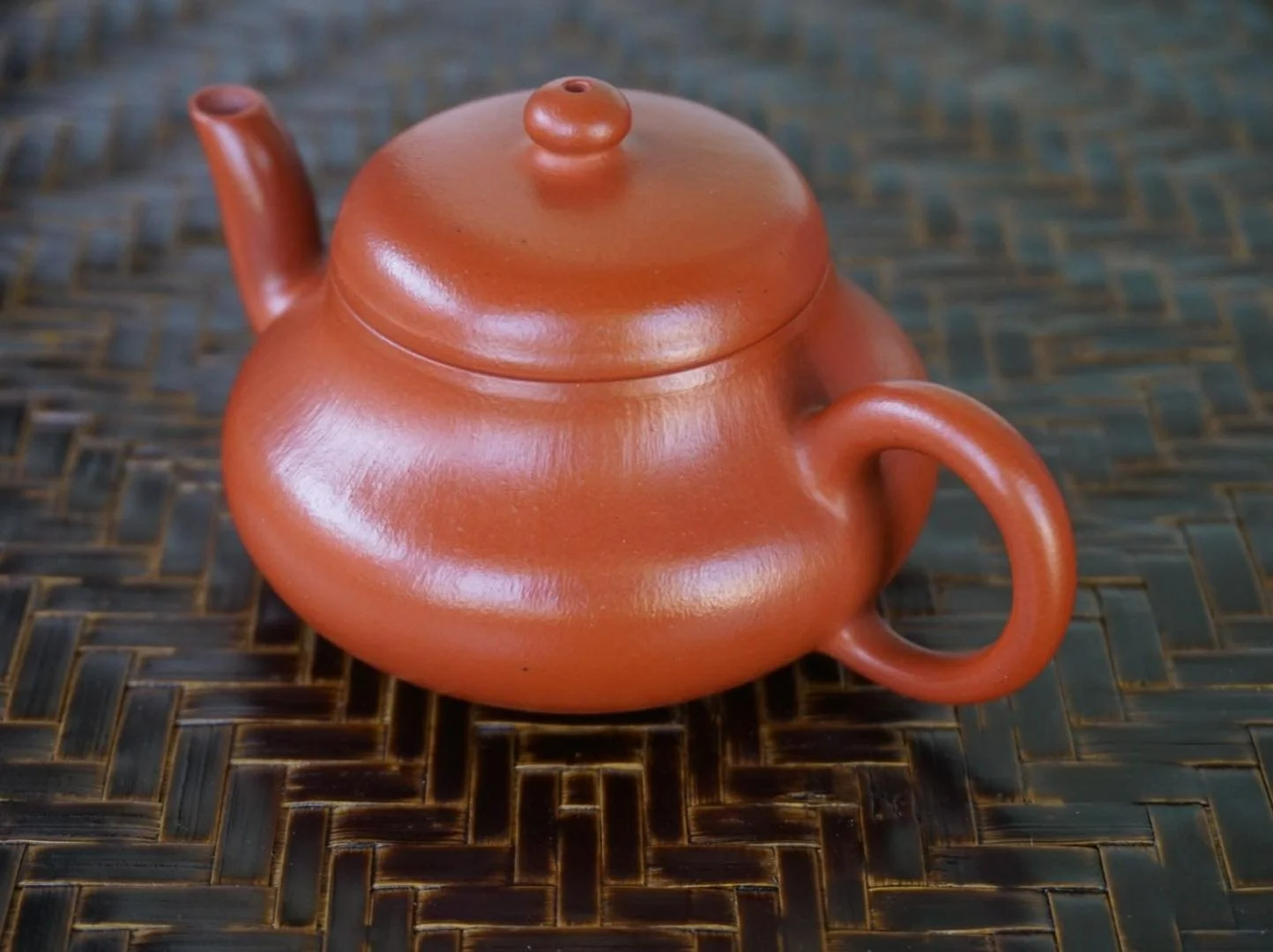 レア、堆朱（陶胎漆器）の壺 Yixing Zhao Zhuang Zhou Pi Zhuni Jun De Teapot (Fully